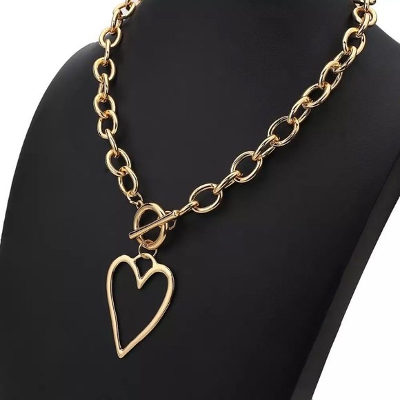 Zara Jewelry - Golden heart chain necklace front closure gold valentines day love